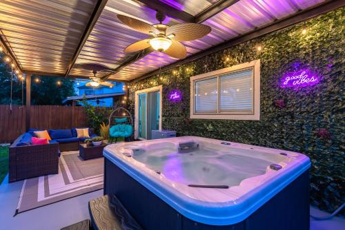 Gameroom Bbq & Hot Tub by Lackland & Seaworld in San Antonio, United States