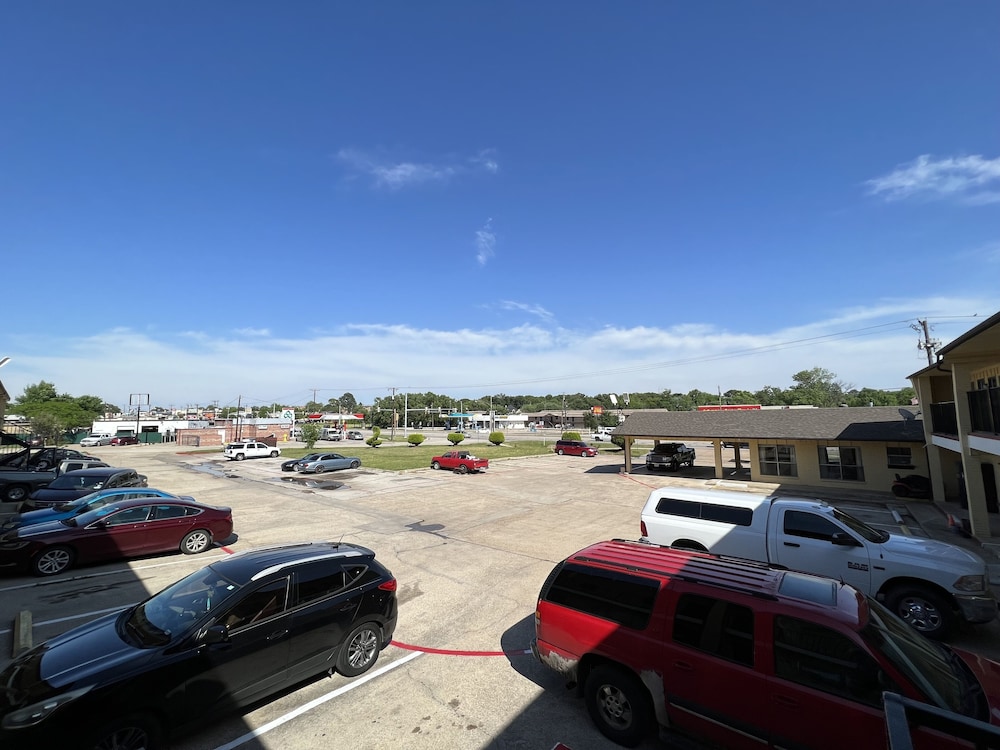 Great Western Inn & Suites - photo 13
