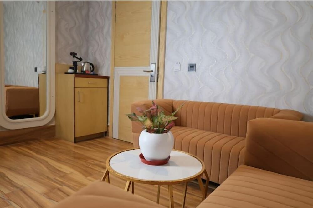 Prakash Continental in Bareilly, India