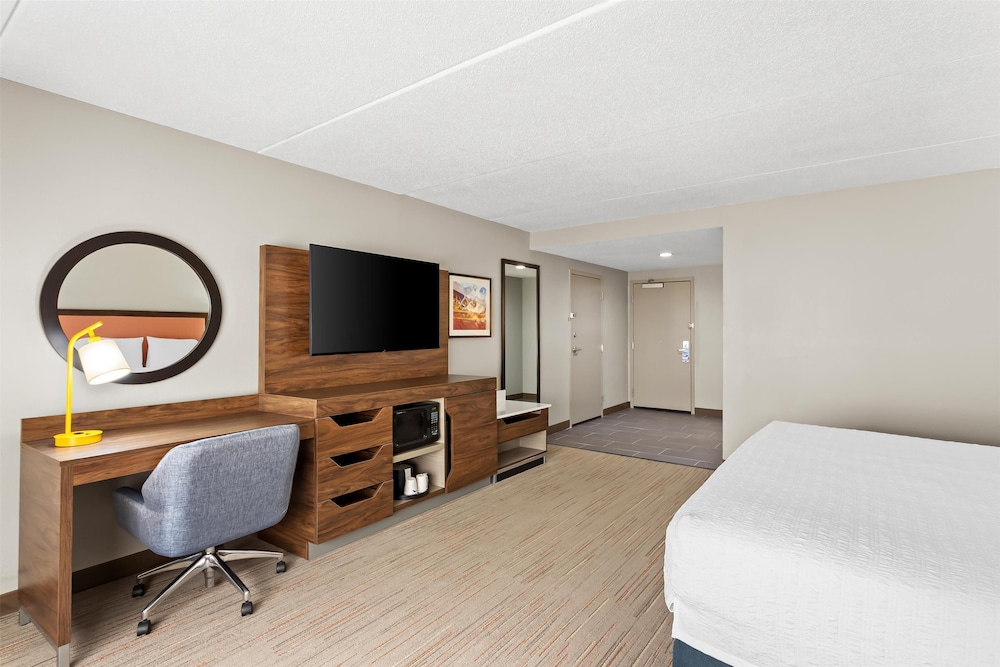 Hampton Inn & Suites Bolingbrook - photo 16