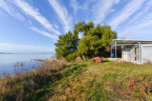 Wohnen direkt am Meer in Razanac, Croatia