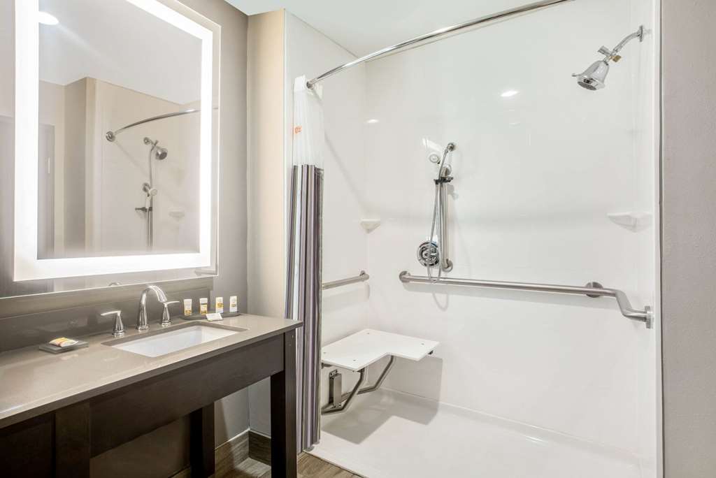 La Quinta Inn & Suites by Wyndham Ponca City - photo 17