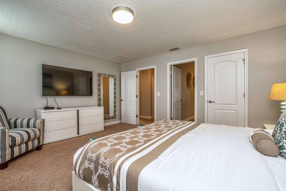 Spacious Family Getaway W Resort 3154pp 5 Bedroom Home by RedAwning - photo 11