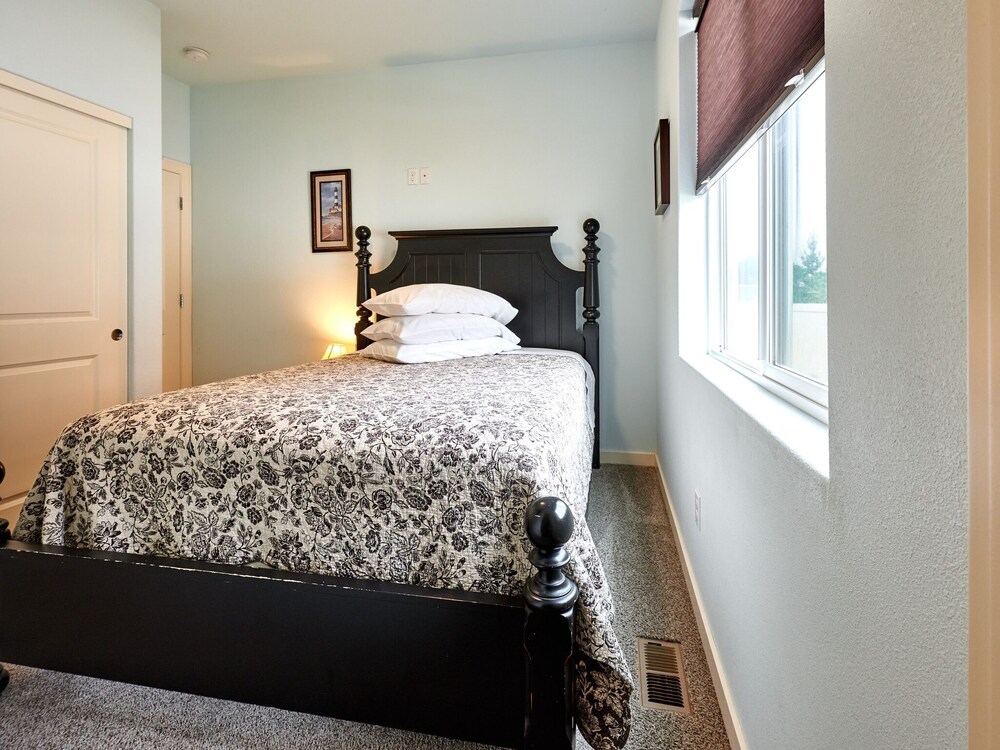 Surfer's Beach Retreat - photo 6