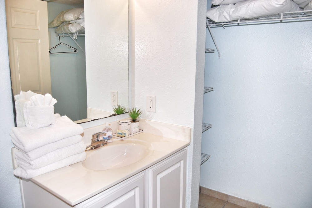 Grand Atlantic Resort 601 Efficiency Studio Bedroom Condo by RedAwning - photo 9