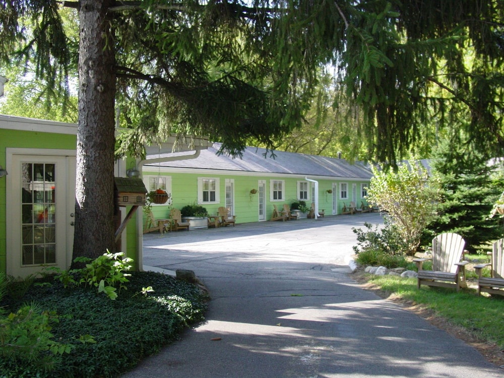 The Pines Motorlodge - last minute hotel in Douglas