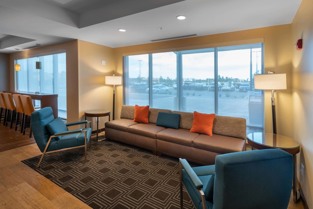 TownePlace Suites by Marriott Milwaukee Oak Creek - photo 42