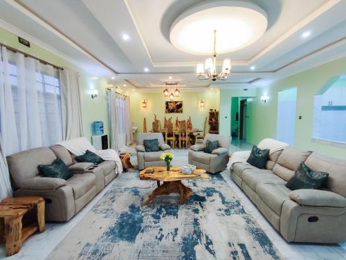 Sereni Rooftop Villa — 4-Star Luxury Hotel in Nanyuki, Kenya