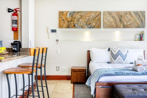 Backup Powered Camps Bay Garden Apartment