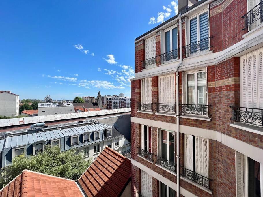 Charming Paris Studio Apartment — 4-Star Luxury Hotel in Paris, France
