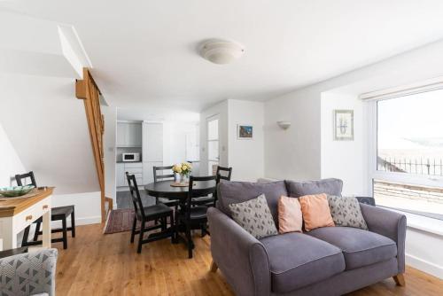 Charming 3 bedroom harbour cottage with parking — 4-Star Luxury Hotel in Penzance, United Kingdom