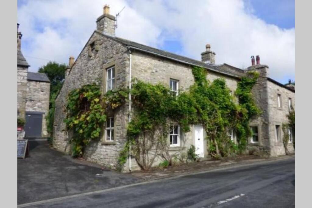Cottage on the Green with Log Burner Dog Friendly