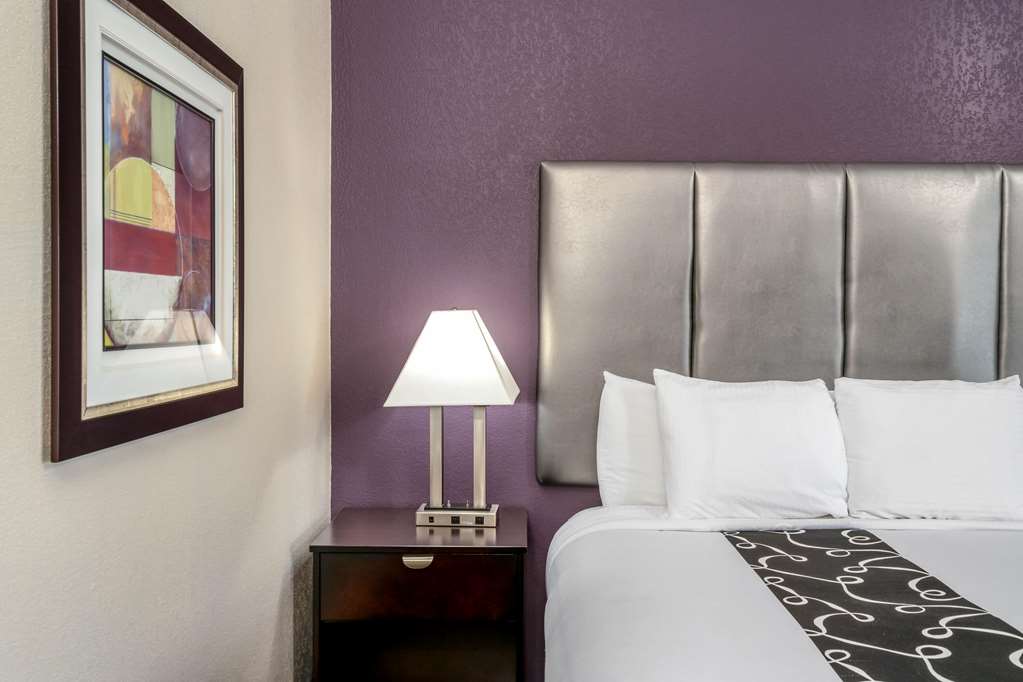 La Quinta Inn & Suites by Wyndham Canton MS - photo 16