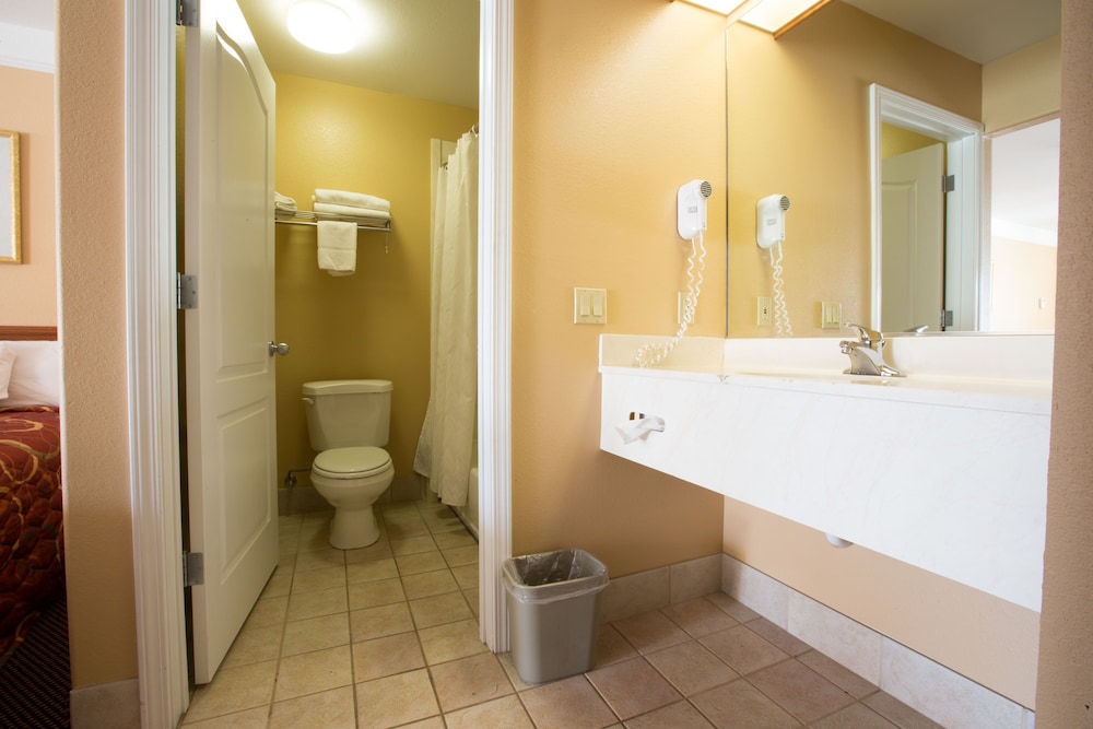 Shasta Pines Motel & Suites - photo 44