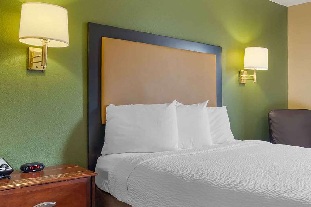 Extended Stay America Select Suites Houston Sugar Land - photo 37