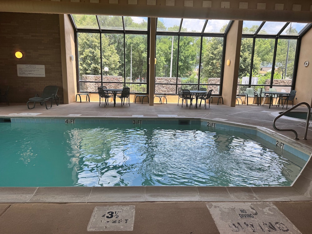 AmericInn by Wyndham Memphis East - photo 27