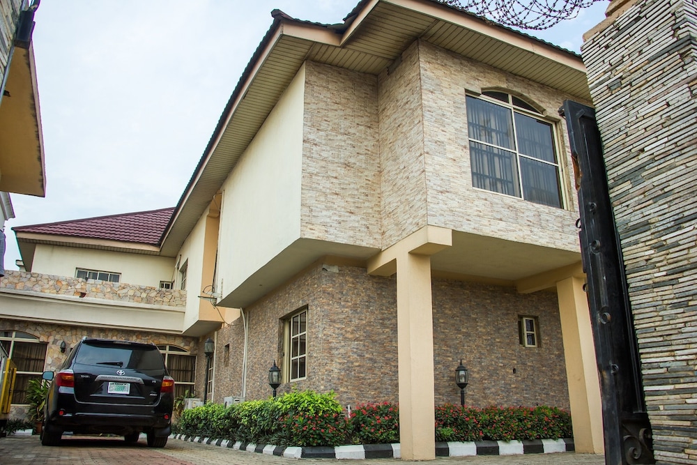 Tivoli Residence & Bar