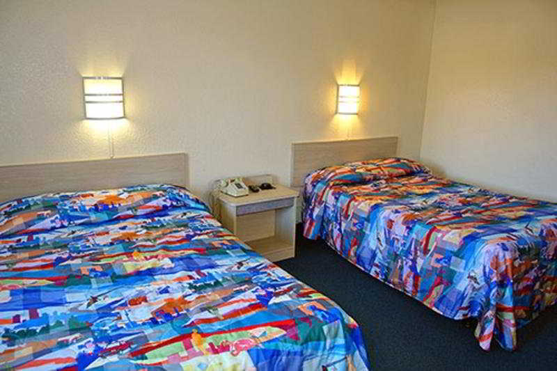 Motel 6 Carlsbad Downtown - photo 24