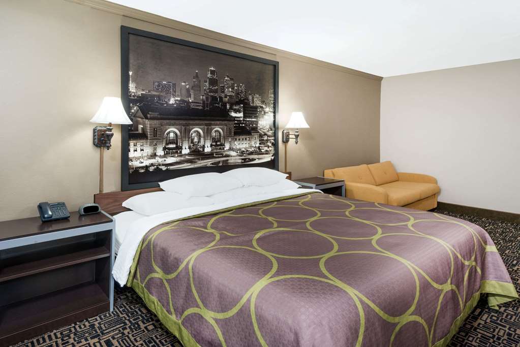 Super 8 by Wyndham Warrensburg - photo 6
