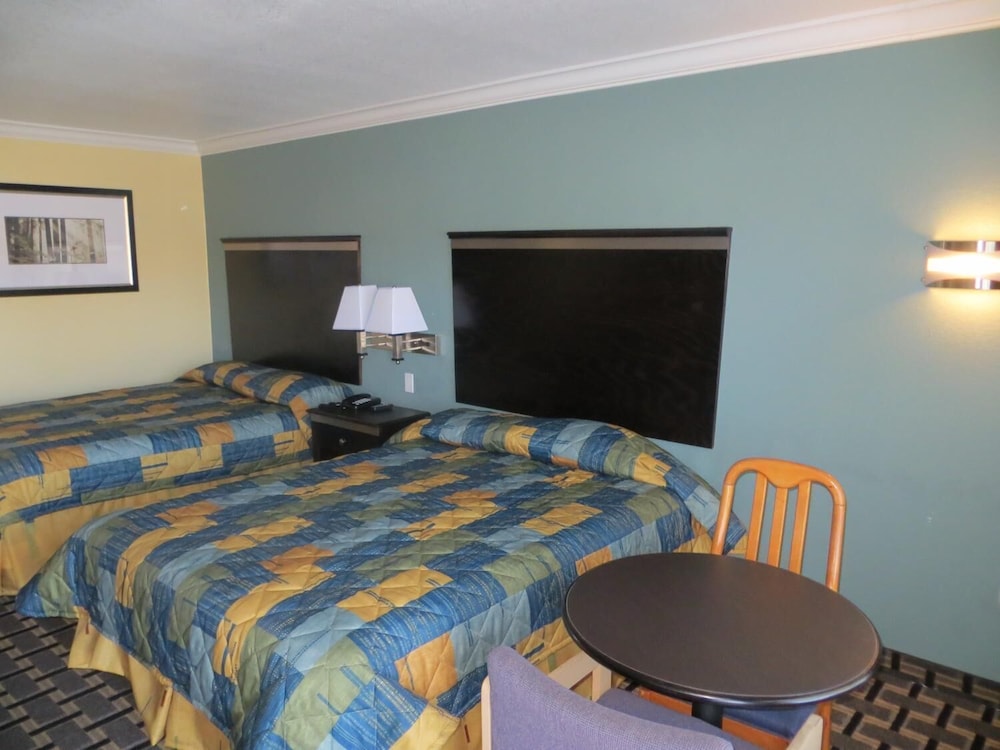 Hallmarc Inn - photo 7