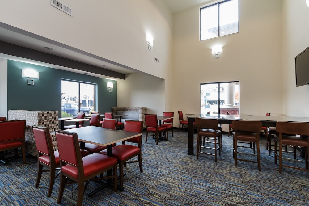 Holiday Inn Express Hotel & Suites South Bend by IHG - photo 73