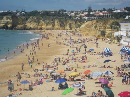 By the Beach Duplex Apartment Armacao de Pera Algarve Portugal — 4-Star Luxury Hotel in Armacao De Pera, Portugal