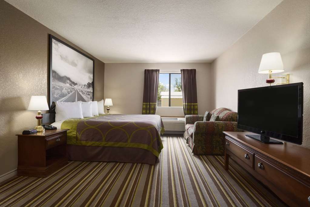 Super 8 by Wyndham Childress - photo 13
