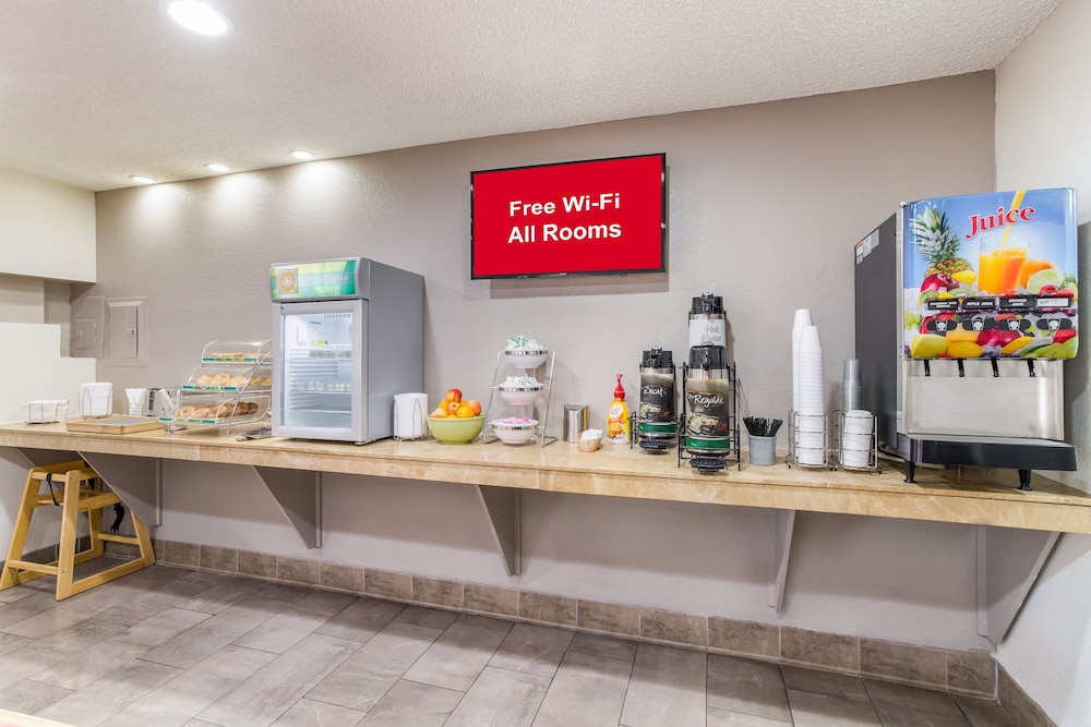 Red Roof Inn Albuquerque Midtown - photo 31