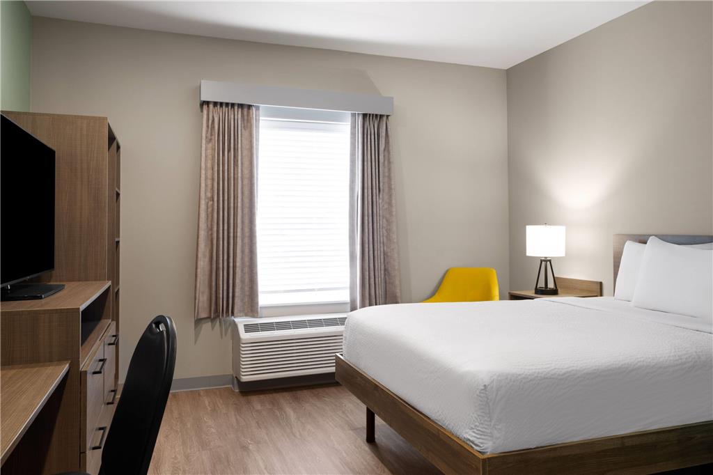 ECHO Suites Extended Stay by Wyndham Indianapolis AmeriPlex - photo 31