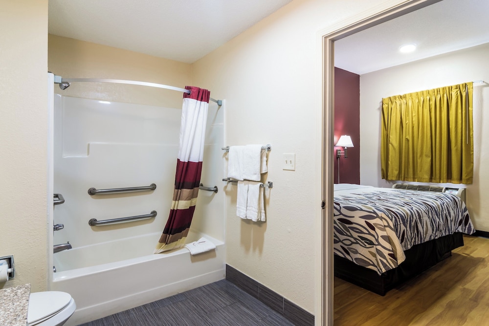 Red Roof Inn Atlanta Kennesaw State University - photo 18