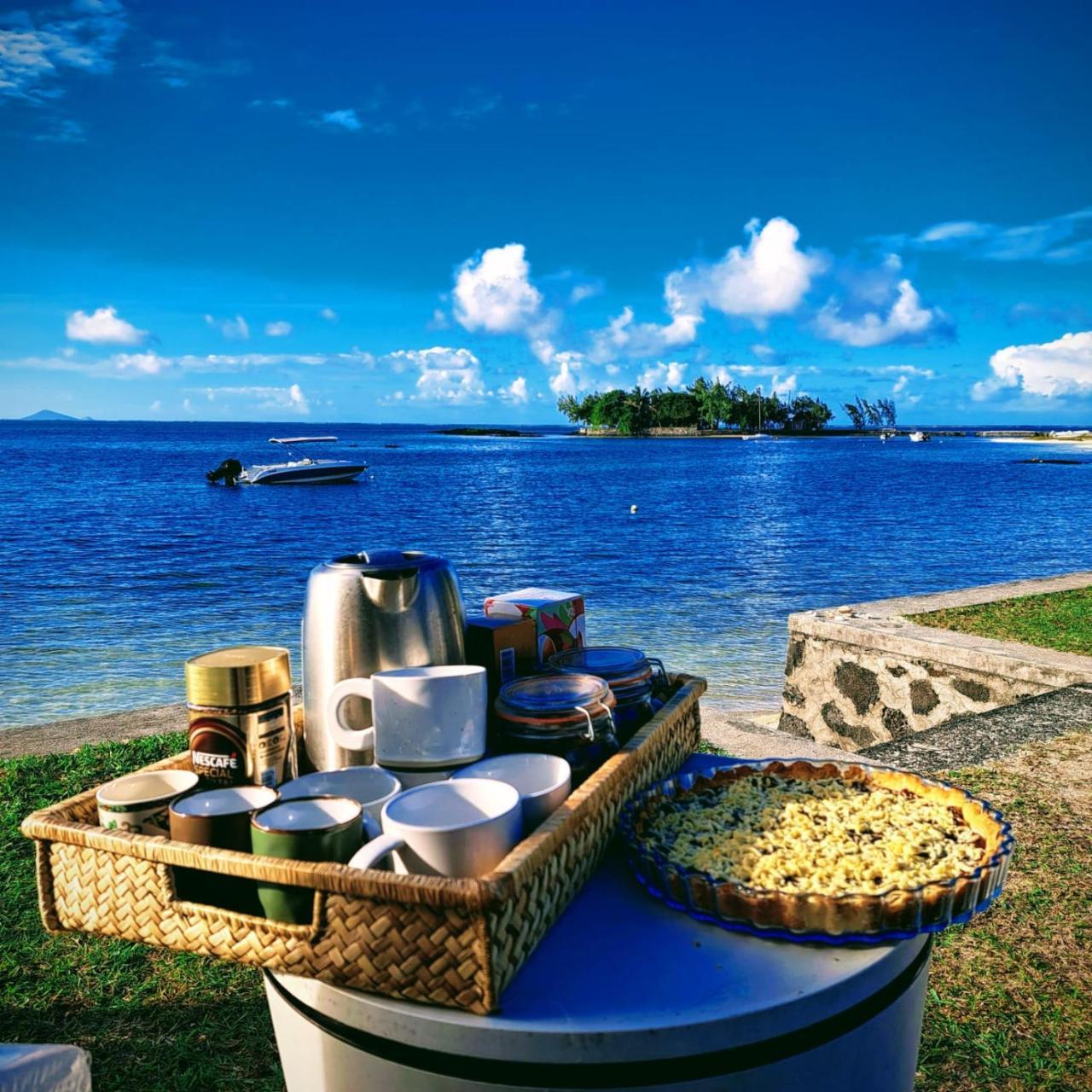 Catch up villa — 4-Star Luxury Hotel in Roches Noire, Mauritius