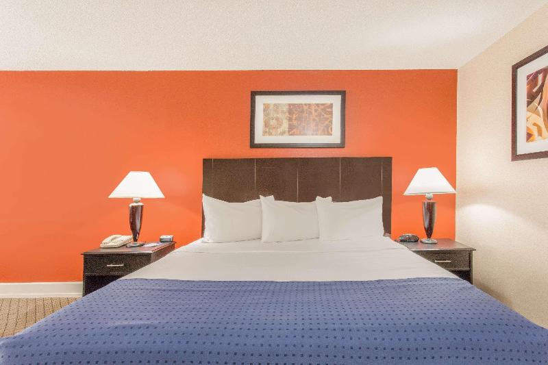 Baymont by Wyndham Fayetteville Fort Bragg Area - photo 5