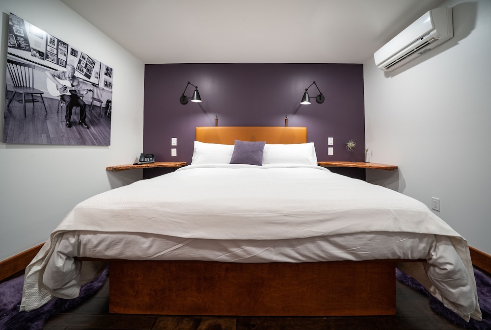 The Horton Hotel and Rooftop Lounge - photo 16