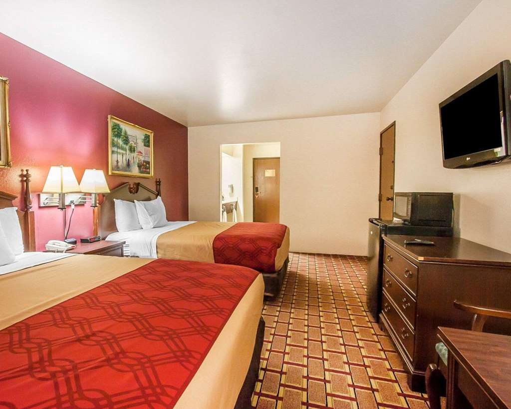 Econo Lodge Dexter - photo 9
