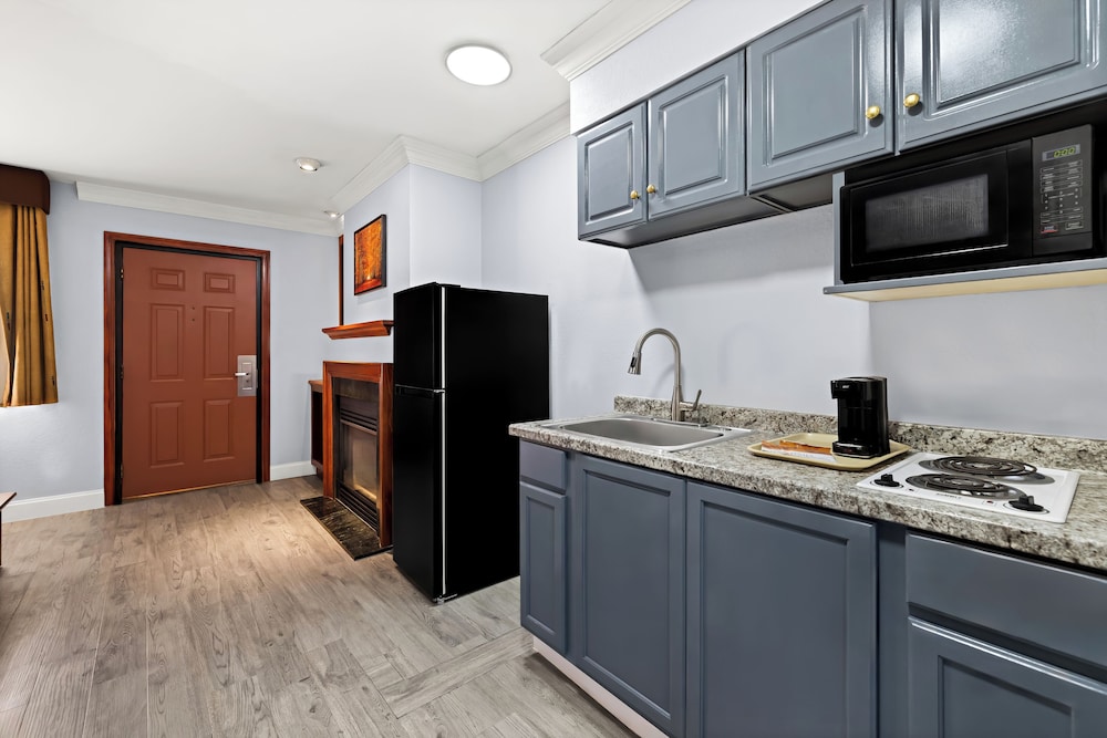 Village Haven Inn & Extended Stay - photo 10