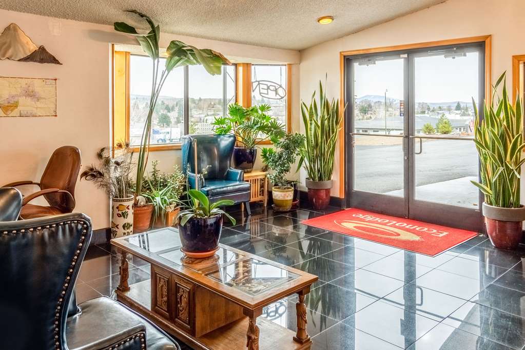 Econo Lodge Inn & Suites Madras - photo 5