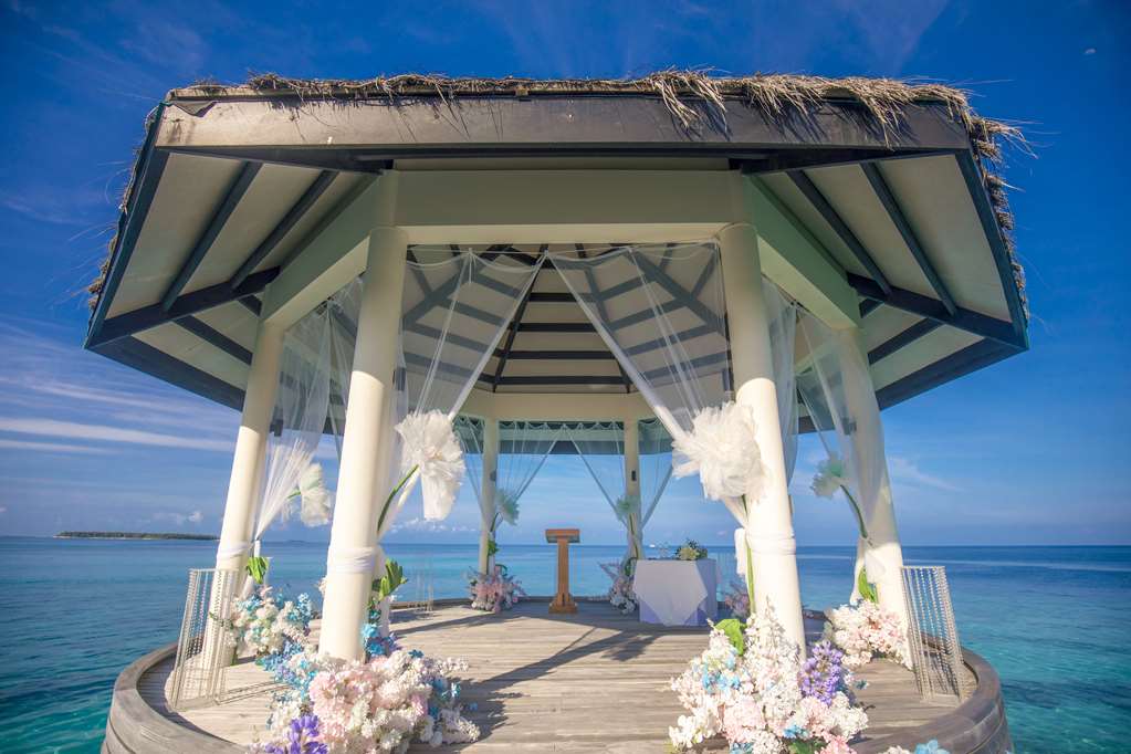 Blu Spa pavilion wedding