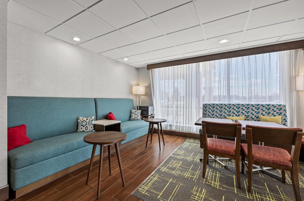 Hampton Inn Toledo South Maumee - photo 2