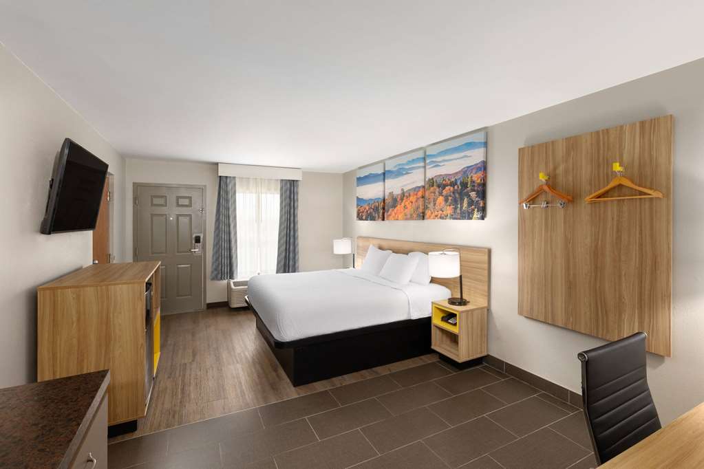 Days Inn by Wyndham Clarksville North - photo 10