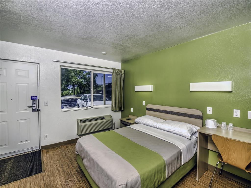 Motel6 Colorado Springs CO South Metro Area - photo 10