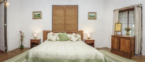 Casa De Adobe Natural Y M s — 4-Star Luxury Hotel in Bulnes, Chile