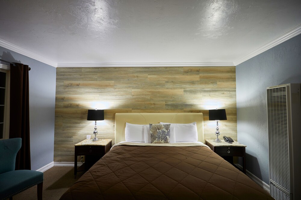 Inn By the Bay Monterey - photo 9