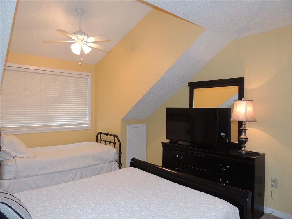 Kingston Residences Resort 1 and 2 Bedroom Villas - photo 4