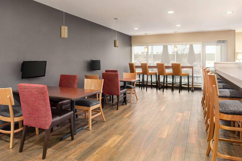 TownePlace Suites by Marriott Janesville - photo 50