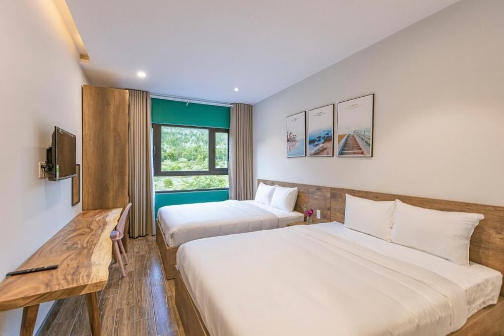 Tran Long Cu Hin Hotel Near Bai Dai Beach in Cam Lam, Vietnam