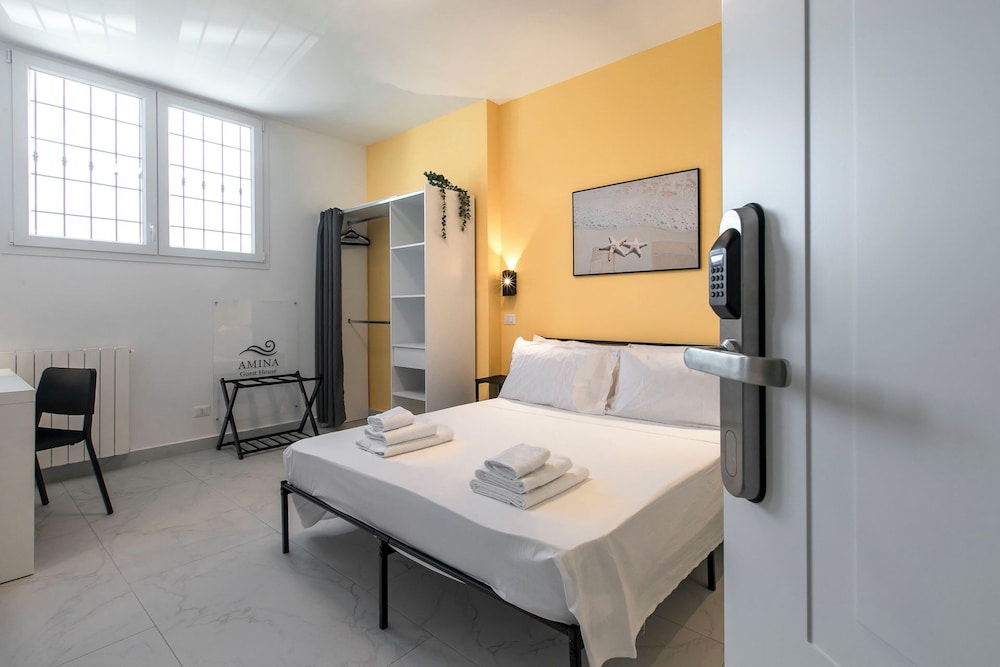 Amina Guest House — 4-Star Luxury Hotel in Fiumicino-Isola Sacra, Italy