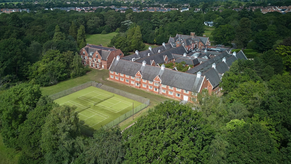 DoubleTree by Hilton St. Anne’s Manor in Wokingham, United Kingdom