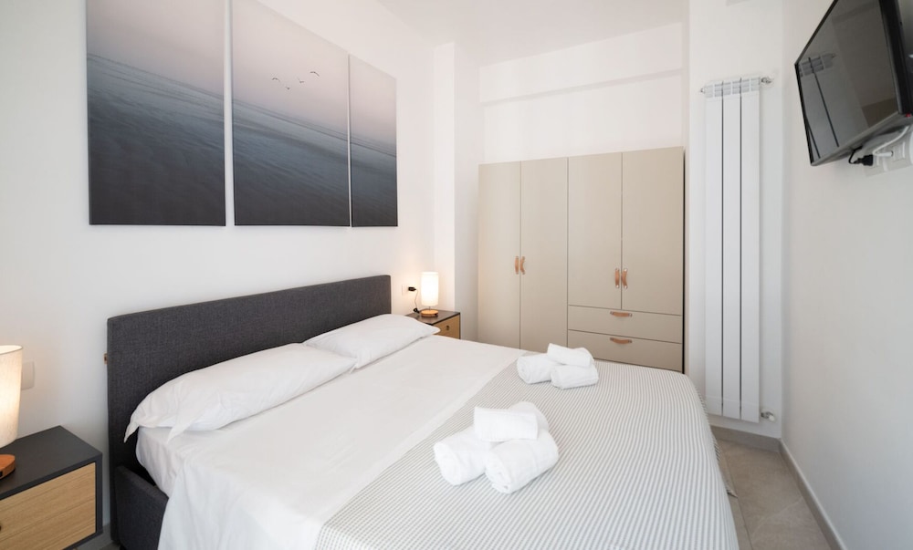Clara Domus By DomusExtra — 4-Star Luxury Hotel in Naples, Italy