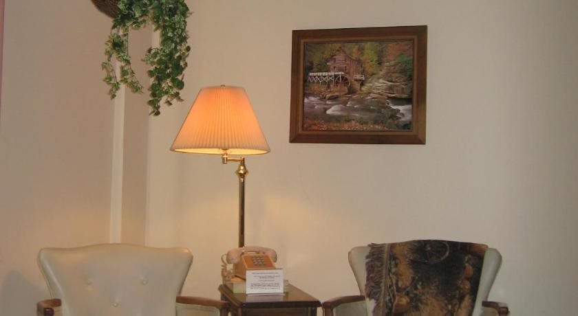 White Columns Motel - photo 22