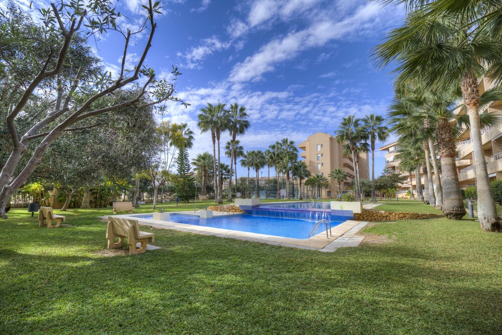 Alborada Golf bajo — 4-Star Luxury Hotel in L'alfas Del Pi, Spain
